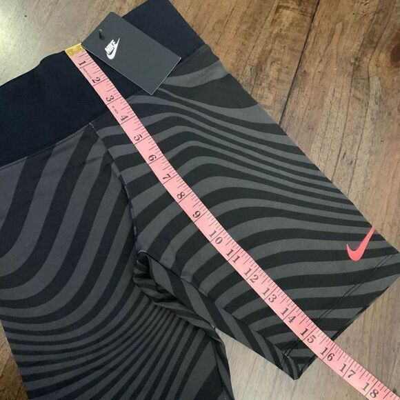 Nike Air MAX Bike Shorts - Picture 9 of 10